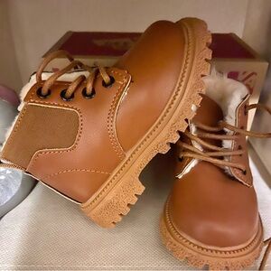 Winter Boot faux leather - size EUC 21